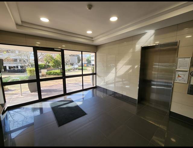 1,036M² OFFICE TO LET IN PINELANDS